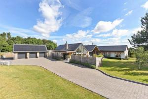 Castle_Bytham1